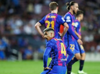 Gol telat Ronald Araujo mengamankan poin bagi Barcelona saat menghadapi Granada