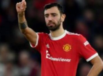 Bintang Manchester United menandatangani perpanjangan kontrak